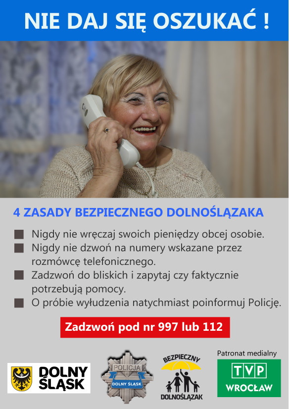 Plakat nie daj się oszukać, starsza pani rozmawiająca przez telefon